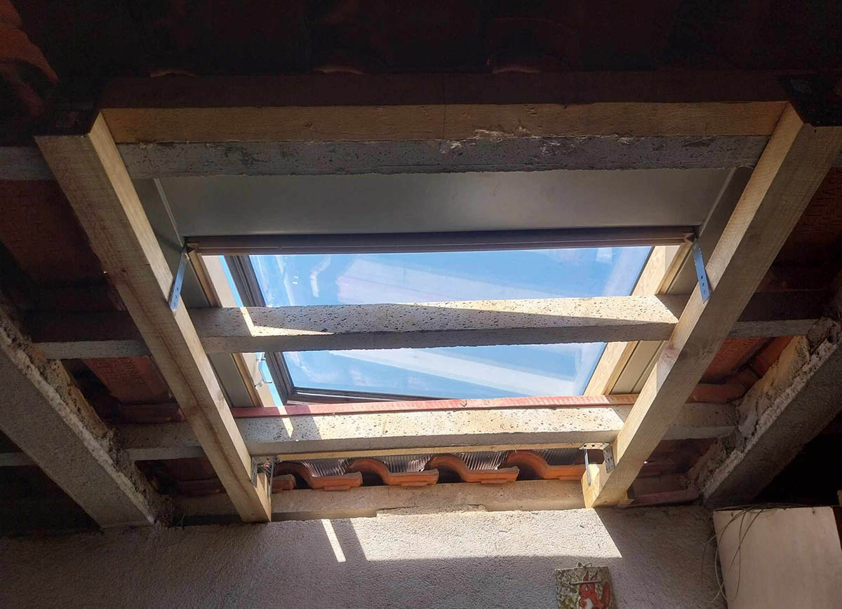 Fixação final da clarabóia Velux