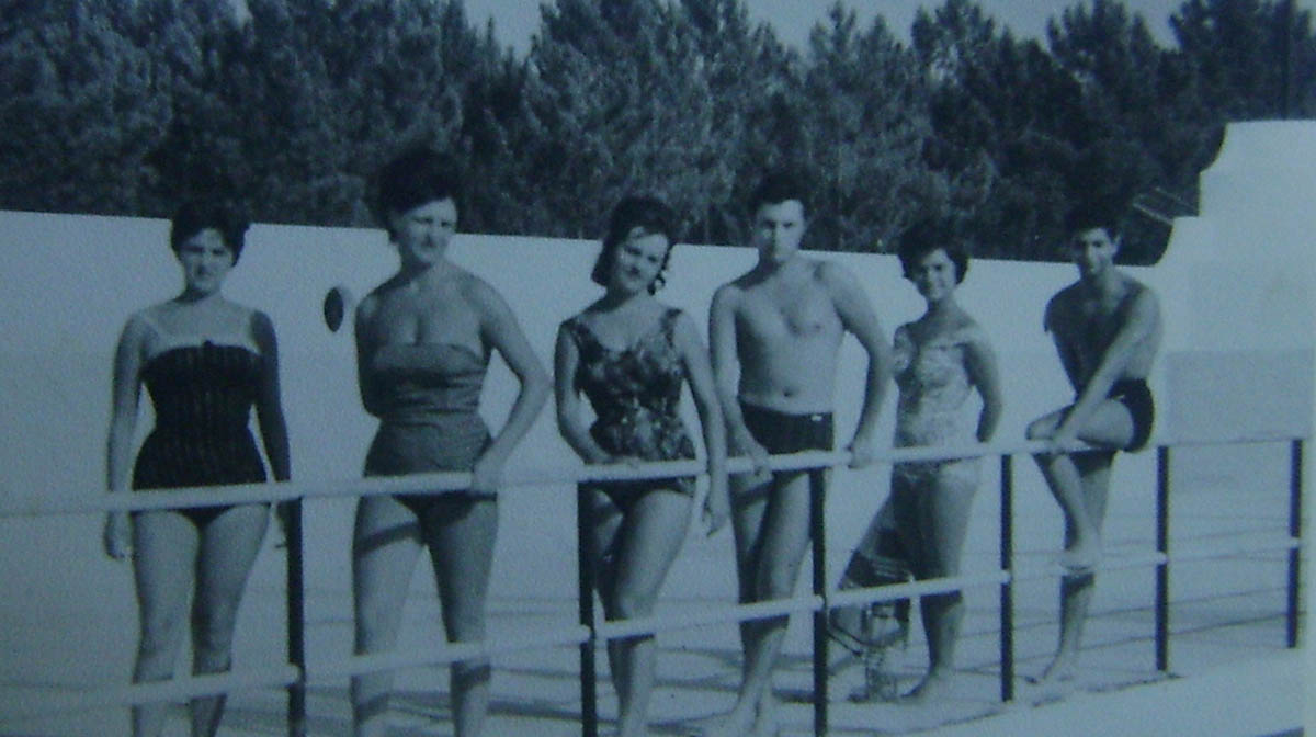 Minha mãe, Lidia Alves Nunes na Muxito com amigos