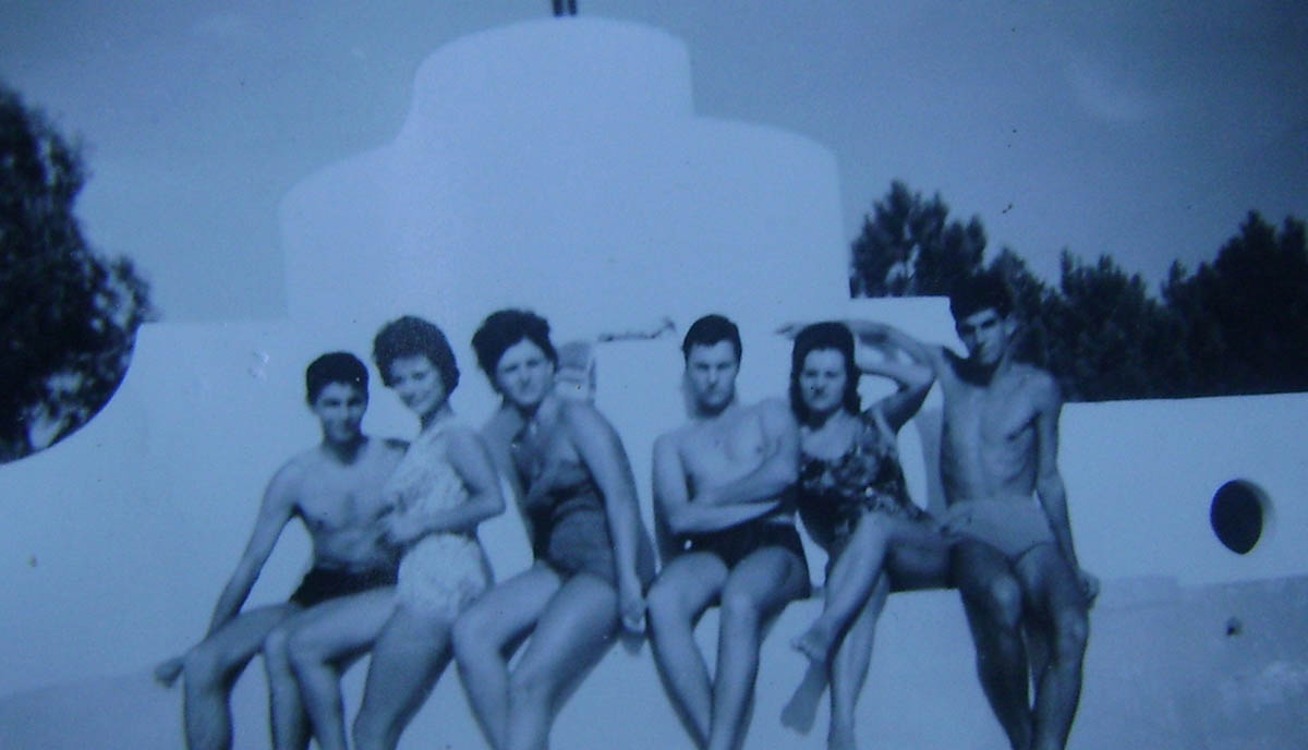 Minha mãe, Lidia Alves Nunes na Muxito com amigos