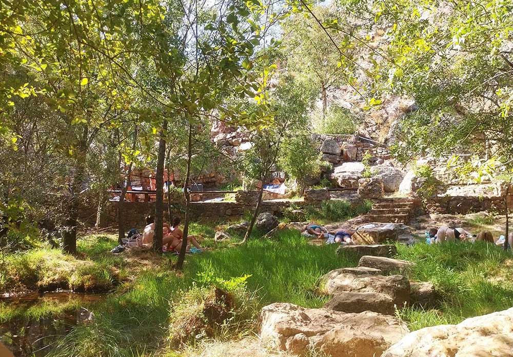 Sombras na praia fluvial de Penha Garcia