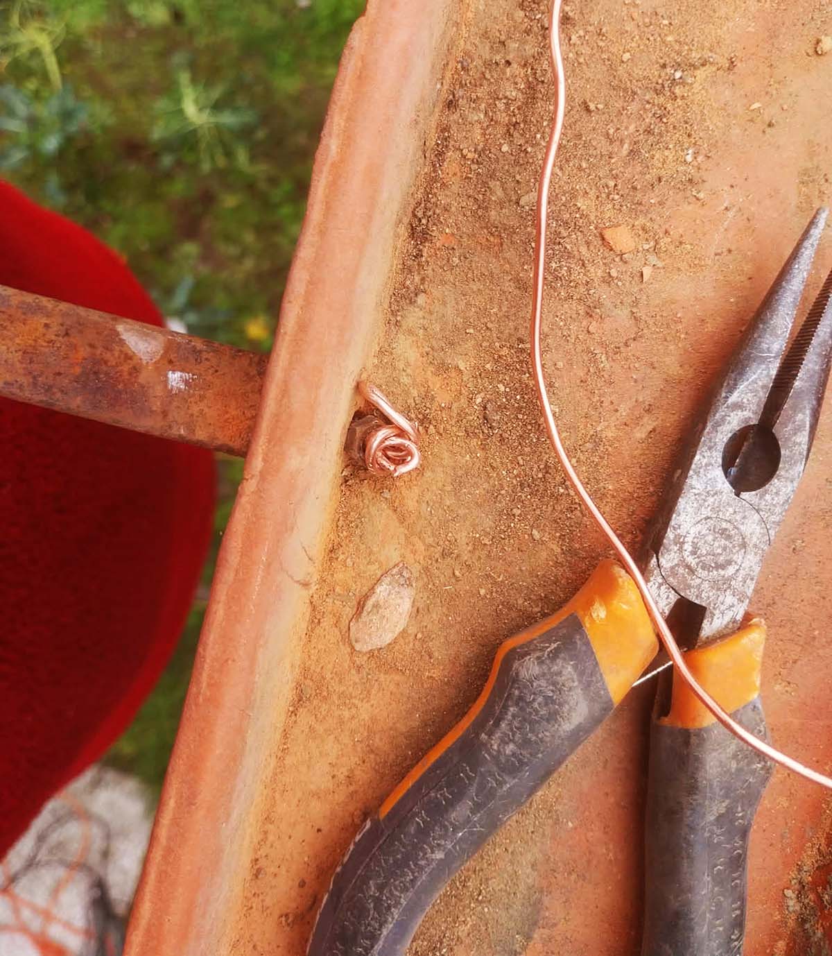 Fixar telhas para enfrentar tempestades